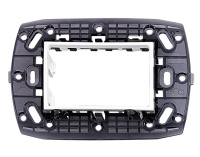 esempio di adattatore montato su portafrutto 3 posti