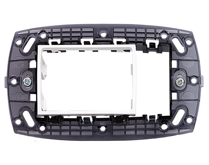 esempio di adattatore montato su portafrutto 4 posti